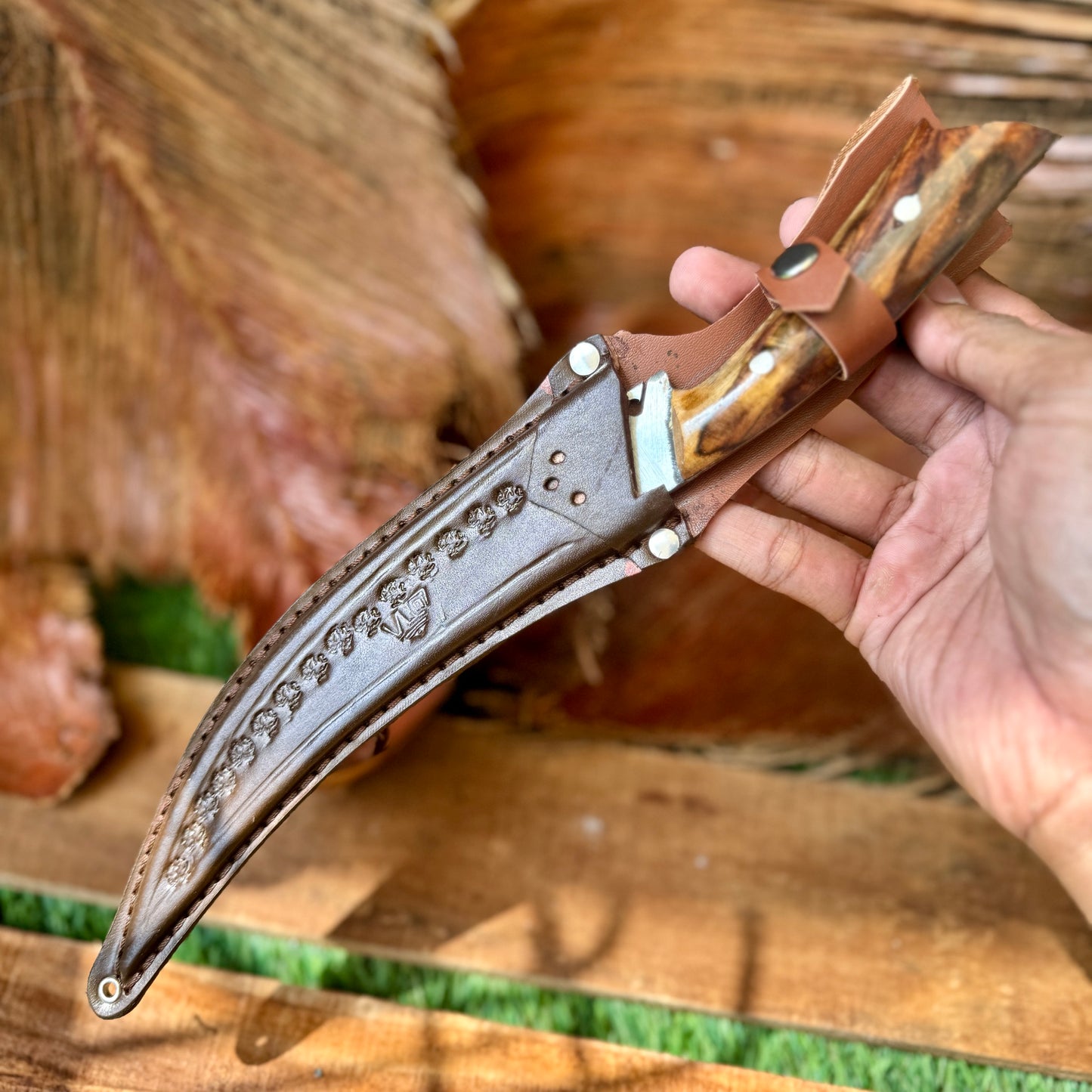 hand-forged jambiya knife 5160 spring steel blade side profile view