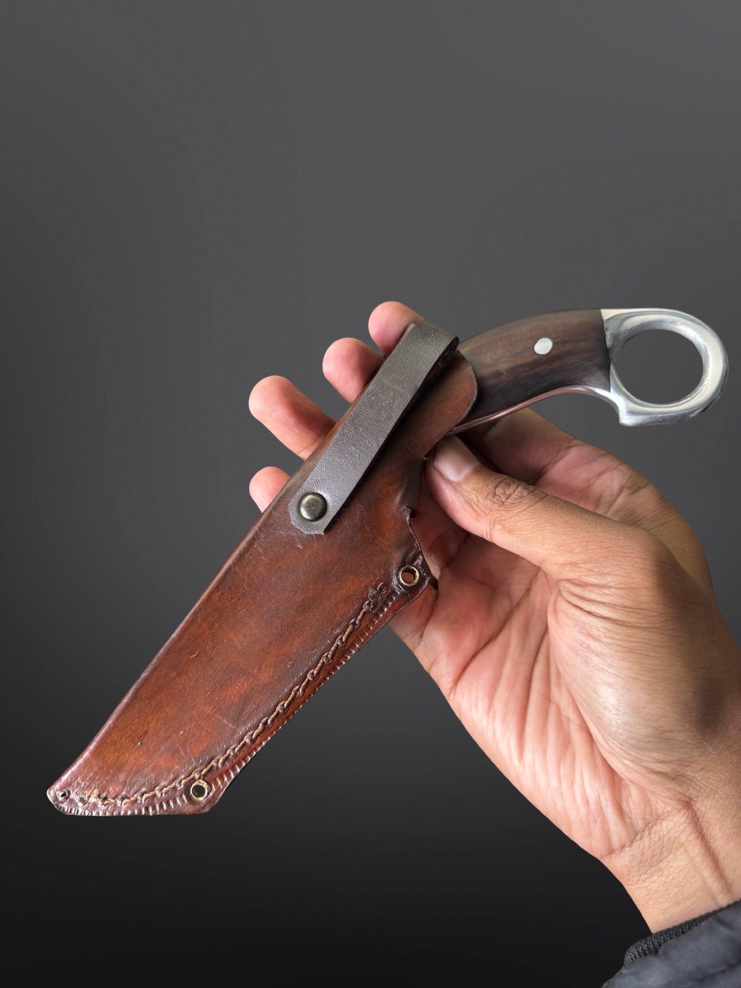 damascus steel hand-forged skinning knife natural pamor pattern forging marks close up
